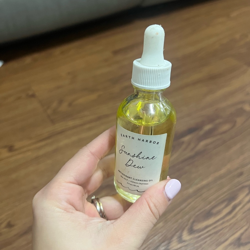 Earth Harbor SUNSHINE DEW Antioxidant Cleansing Oil - Picture 3 of 3